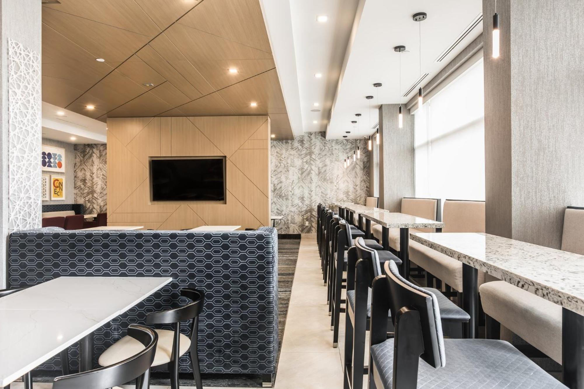 Holiday Inn Express & Suites - Toronto Airport South By Ihg Exterior foto