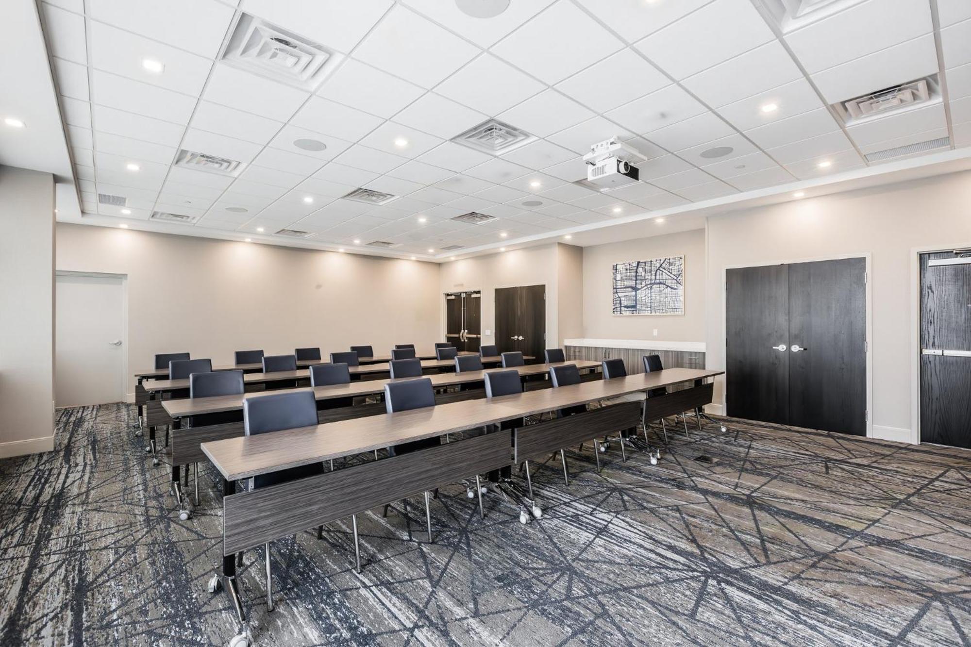 Holiday Inn Express & Suites - Toronto Airport South By Ihg Exterior foto