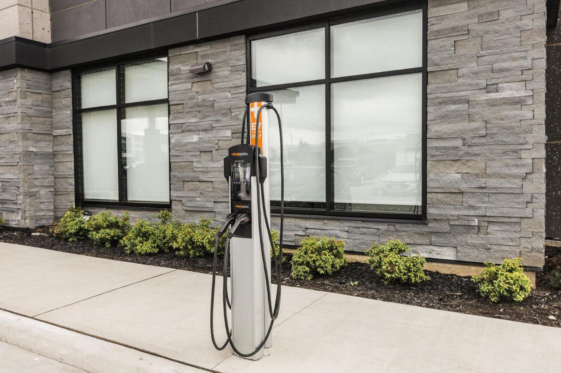 Holiday Inn Express & Suites - Toronto Airport South By Ihg Exterior foto